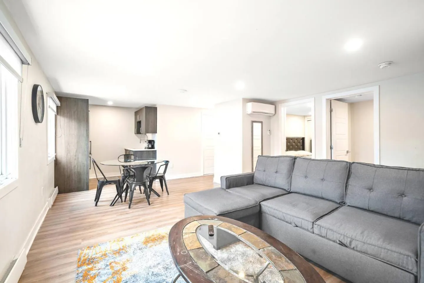 Duplex 6 Bedrooms In Heart Of Plateau Mont-Royal 몬트리올 캐나다
