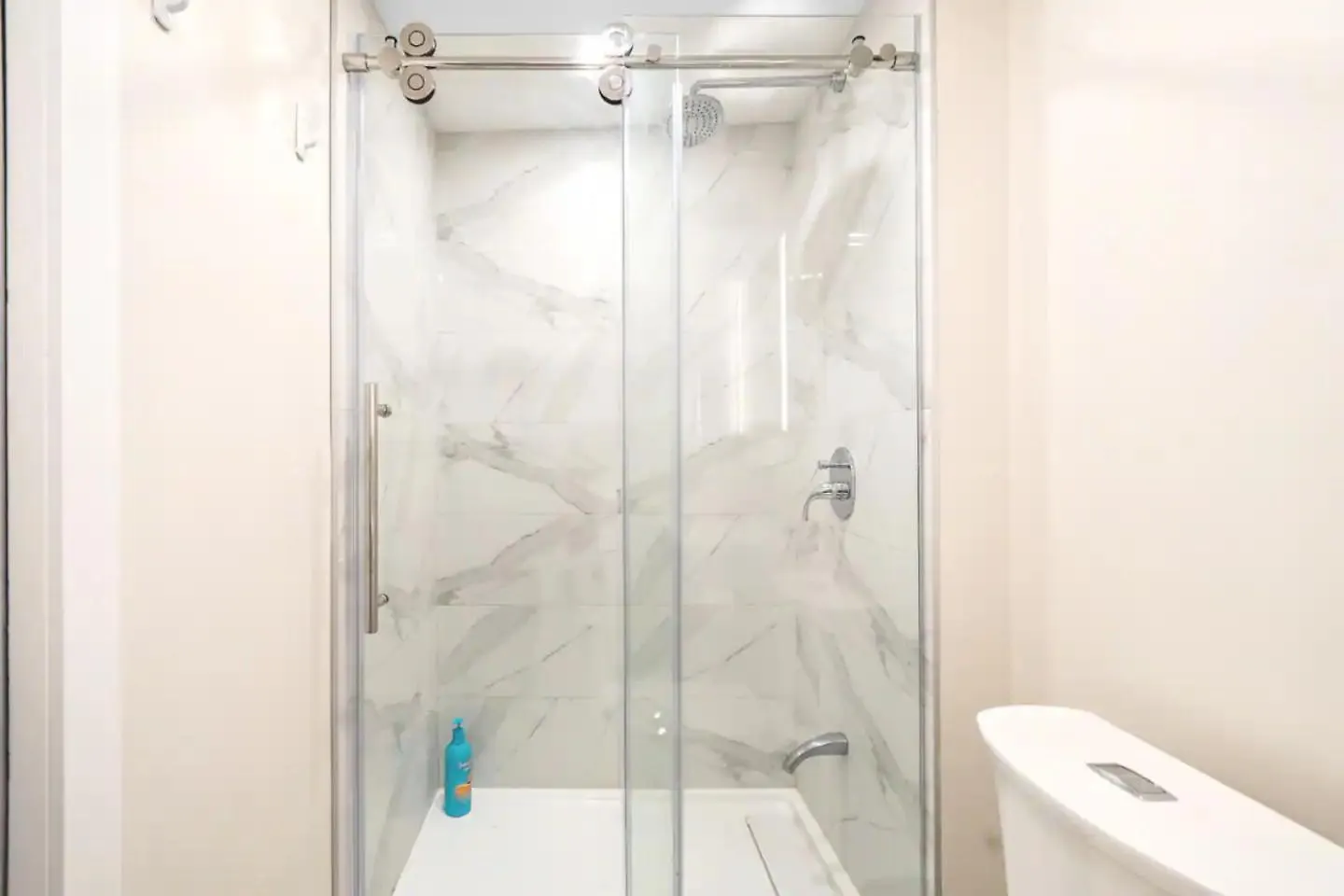Duplex 6 Bedrooms In Heart Of Plateau Mont-Royal 몬트리올 아파트