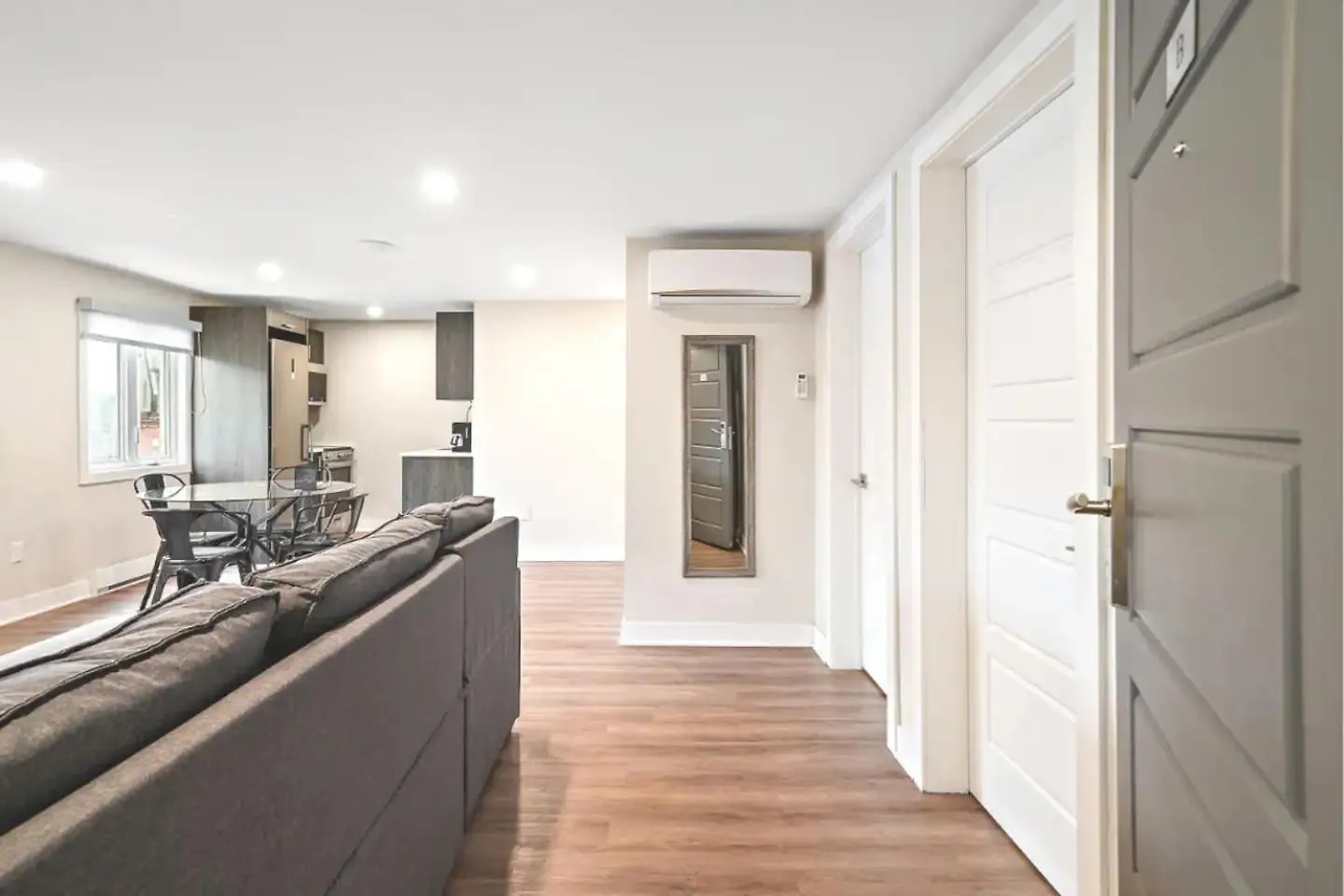 아파트 Duplex 6 Bedrooms In Heart Of Plateau Mont-Royal 몬트리올 캐나다