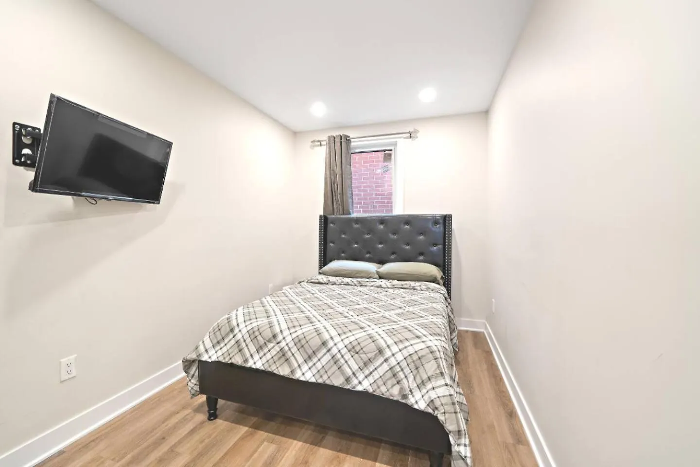 Duplex 6 Bedrooms In Heart Of Plateau Mont-Royal 몬트리올 아파트