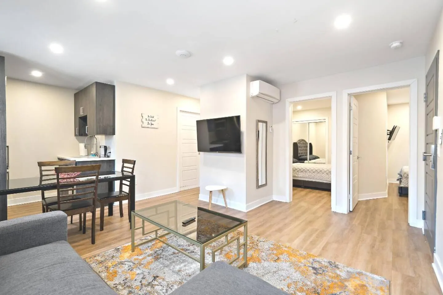 아파트 Duplex 6 Bedrooms In Heart Of Plateau Mont-Royal 몬트리올 캐나다